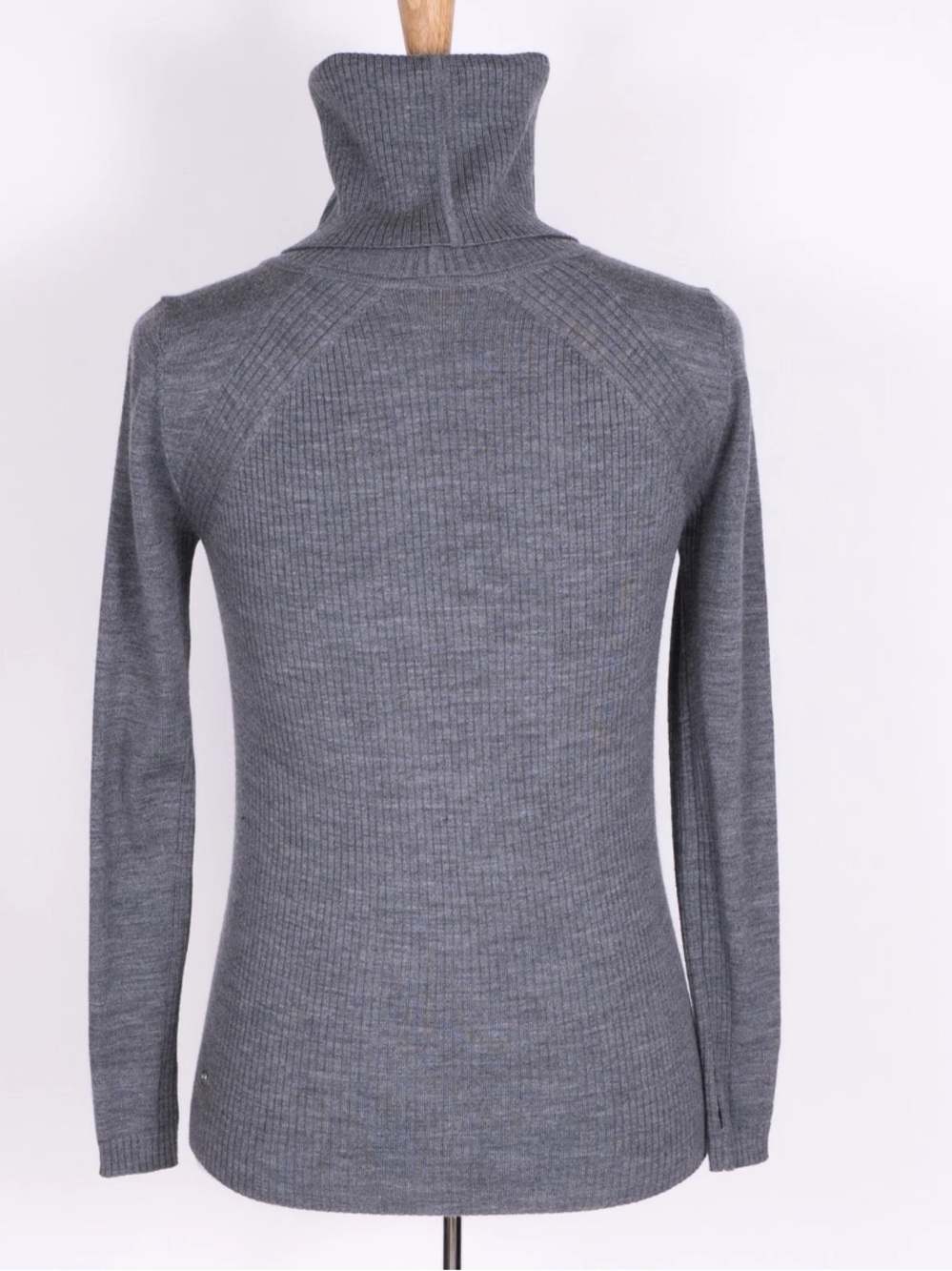 Lululemon 100% Wool Turtleneck Sweater with Pockets and Thumb Holes Size 8